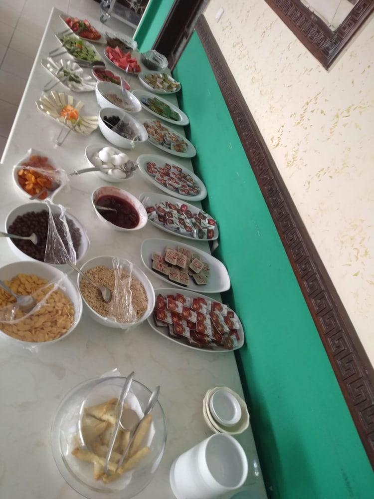 达母拉塔斯优雅公寓酒店 阿拉尼亚 外观 照片